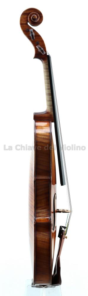 Vista laterale del violino di Eriberto Attili